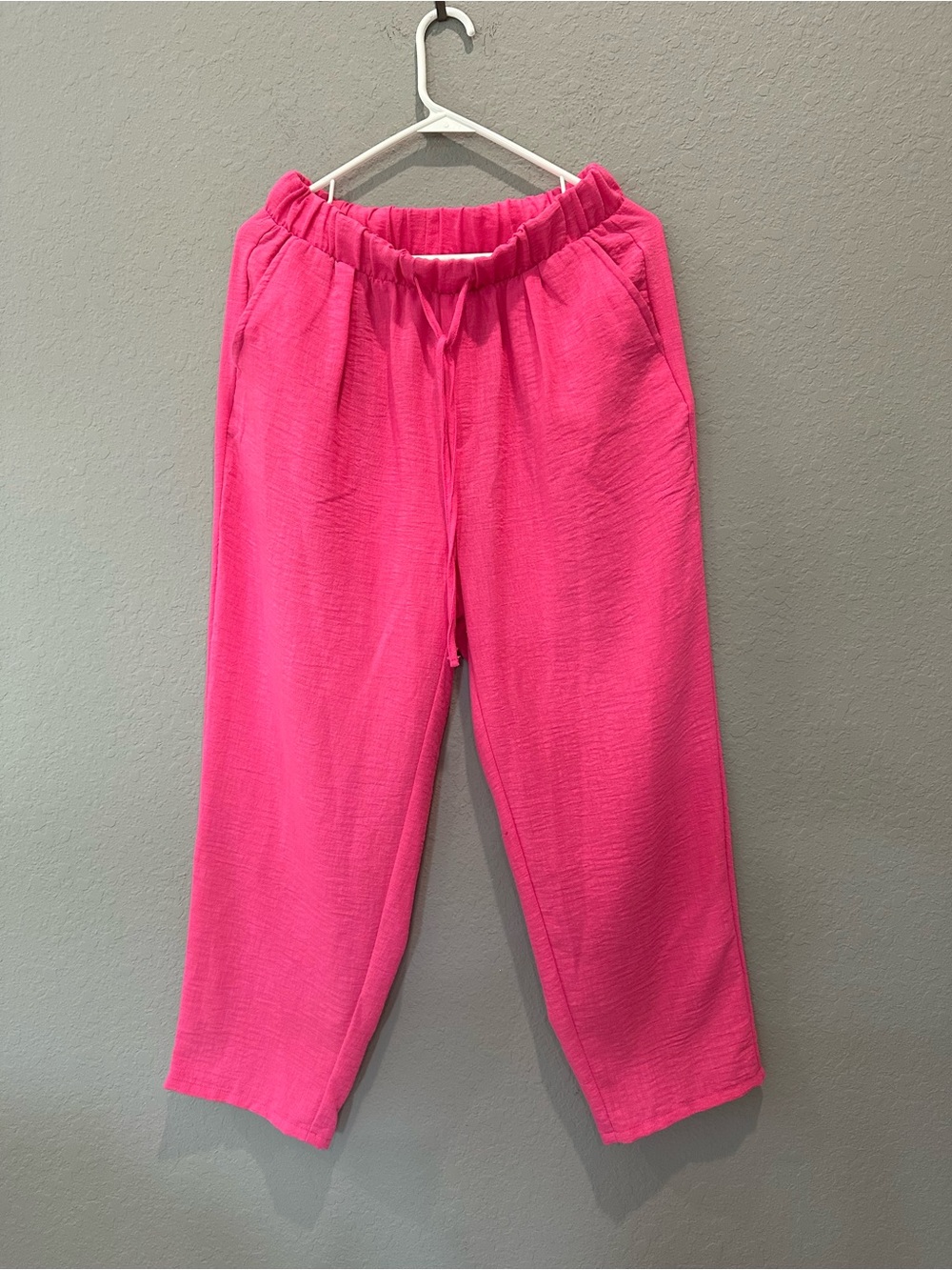 Zenana hot pink pull on pants cropped Sz L